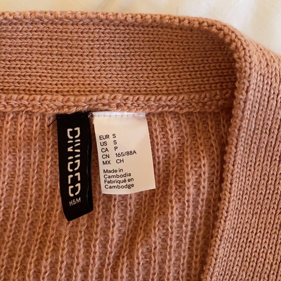 H&M Sweater - Picture 2 of 3